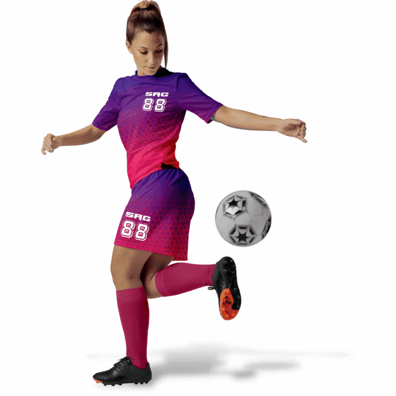 Chica futbolista modelando varias playeras impresas por la F6370